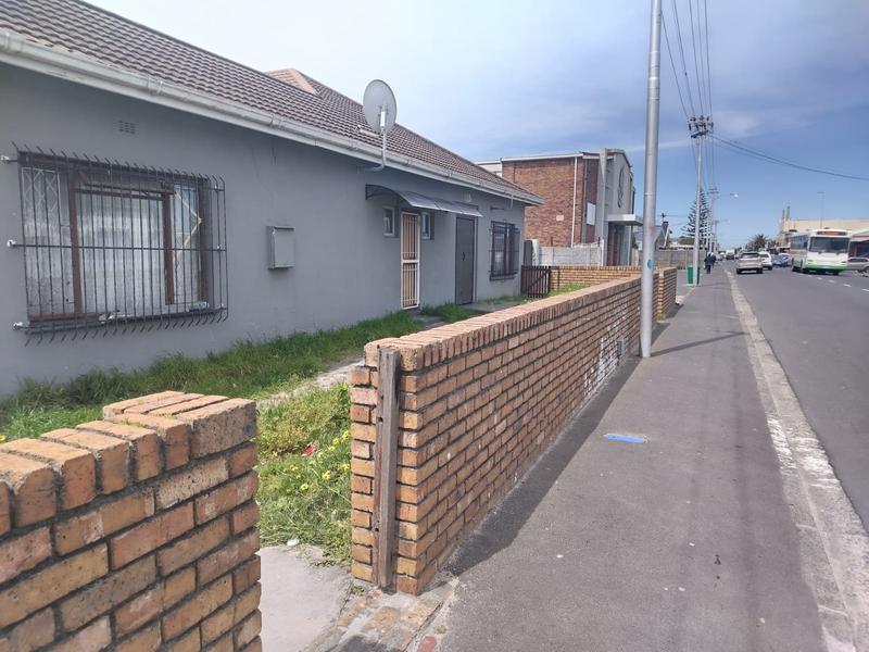 6 Bedroom Property for Sale in Lansdowne Western Cape